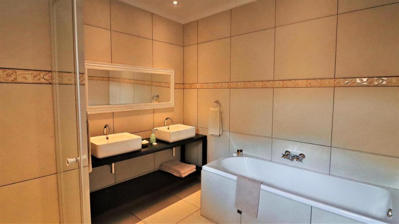 Guest House Mamma Mia Mbombela ภายนอก รูปภาพ