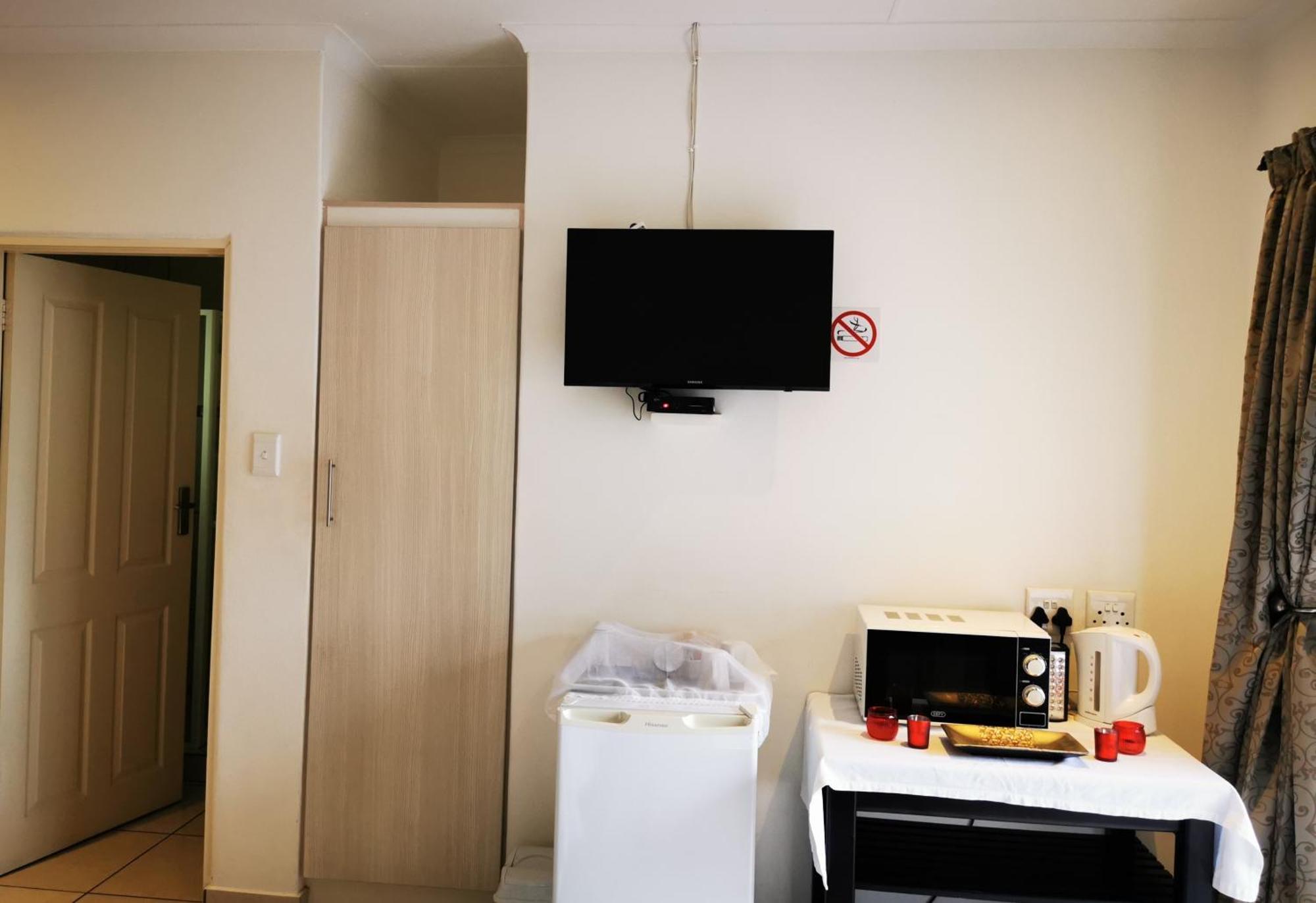 Guest House Mamma Mia Mbombela ภายนอก รูปภาพ