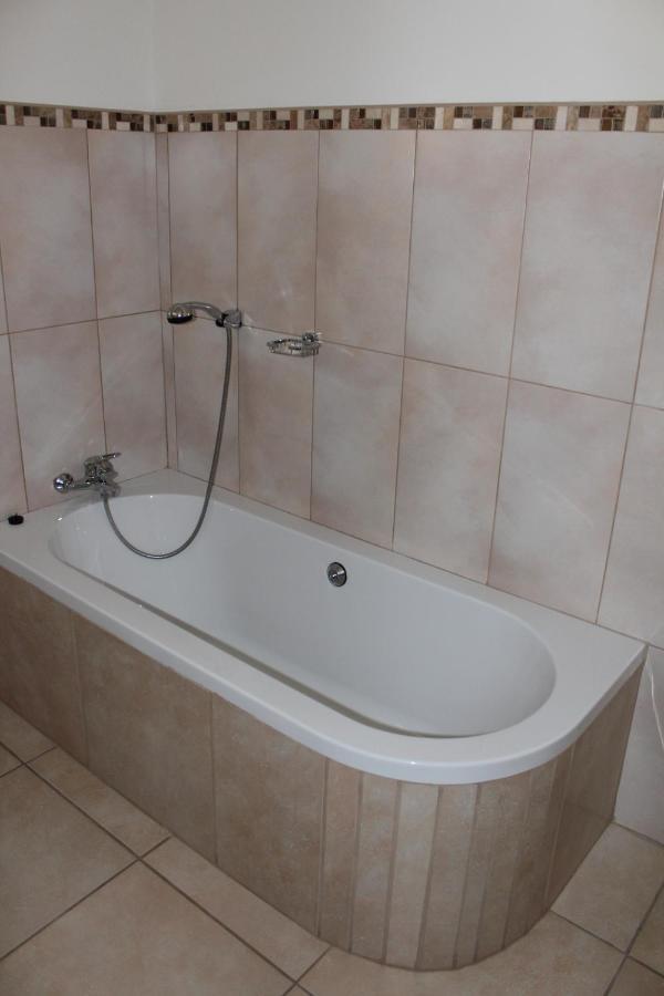 Guest House Mamma Mia Mbombela ภายนอก รูปภาพ