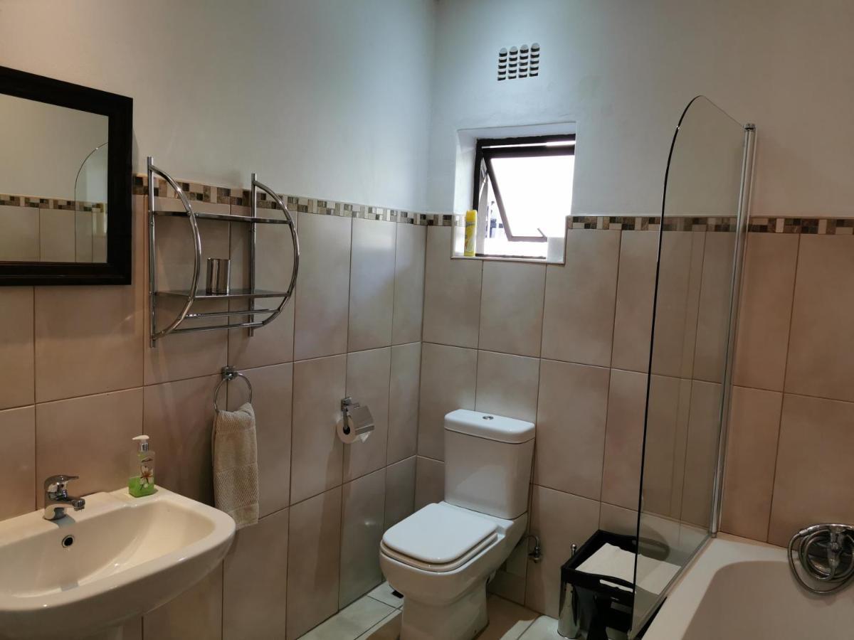 Guest House Mamma Mia Mbombela ภายนอก รูปภาพ