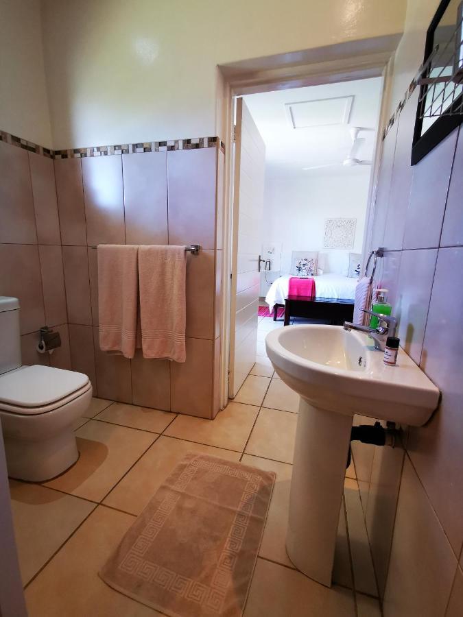Guest House Mamma Mia Mbombela ภายนอก รูปภาพ
